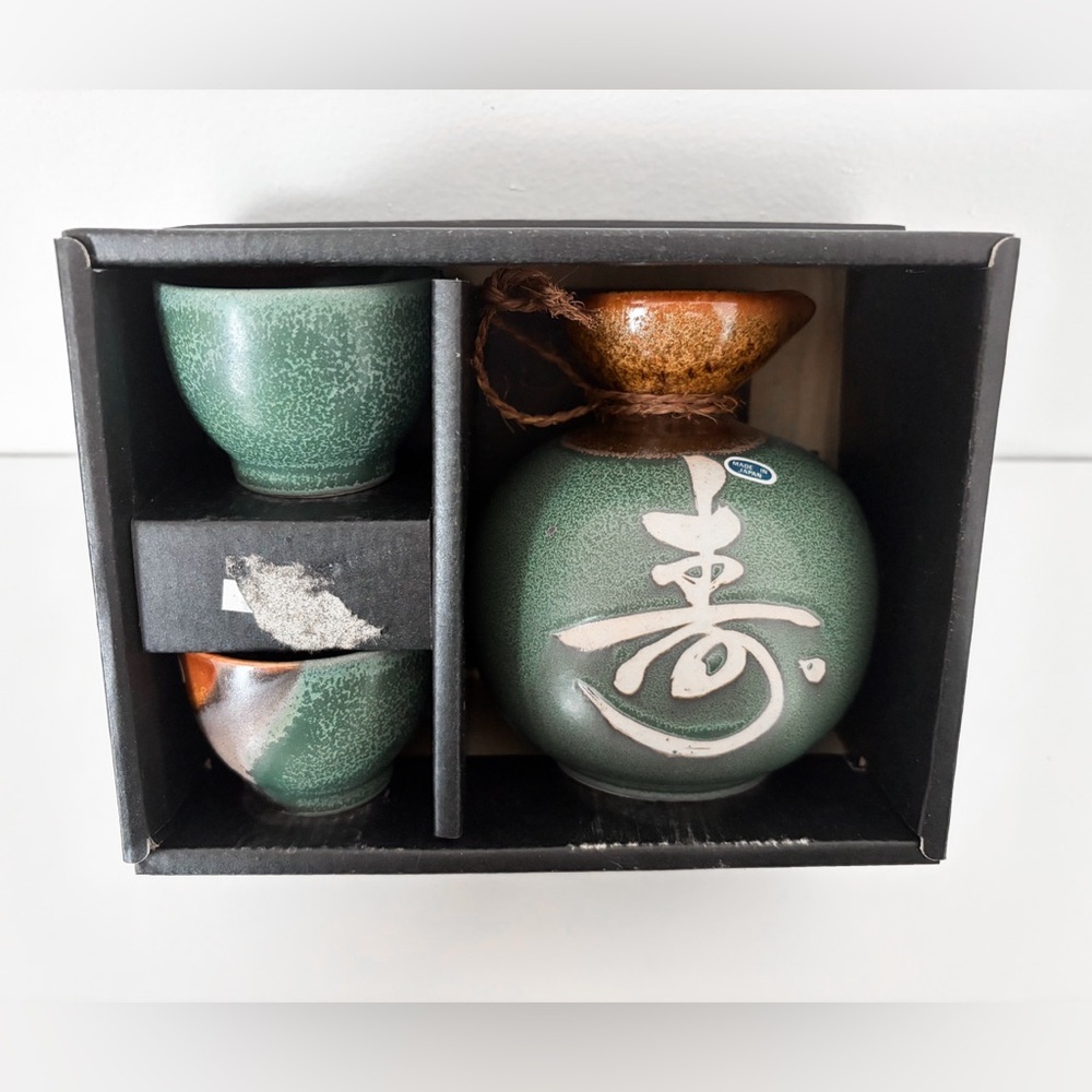 BNIB Vintage Ceramic Sake Set – Bottle + 2 Cups (New in Box), Made in Japan - Picture 7 of 7